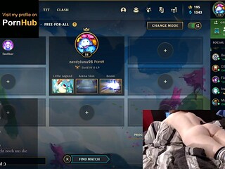 Egirl Nerdyluna98 gets her big ass fucked on livestream