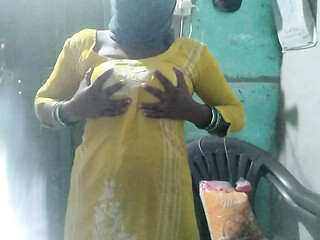 Indian aunt gets a sneak peek from neighbor's son