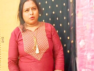 Desi Padosan Bhabhi Ko Kapde Failate Huye Hi Pataya