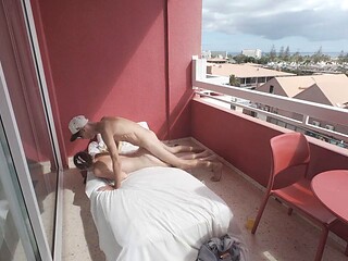 ScottishSweetie Takes Husbands 9-Inch Cock While Sunbathing