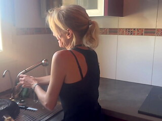 I&rsquo_m washing the dishes, whant do you want??... A BLOWJOB - HOT WIFE IN THE KITCHEN