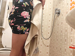 Amateur Stepson bangs his hot MILF Stepmom in the bathroom.