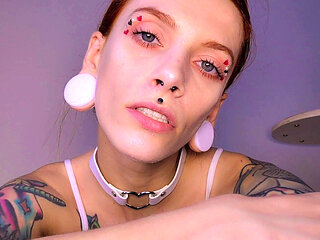 Beautiful Slut Shows off Her Pretty Face