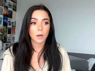 Busty MILF cam babe in lingerie pussy masturbation