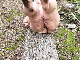 Naked and Dirty Feet She Knows How to Get You to Beat Your Meat