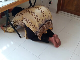 Fucking a Beautiful Maid in Saudi Arabia