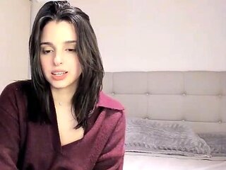 Amateur Webcam Babes Going Solo