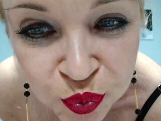 Sweet Date with Hot MILF