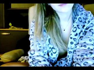 Hot Sexydea Fingering Herself on Live Webcam