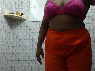 Desi Vabi Shower Room