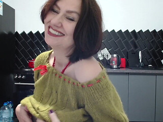 Mature Seduces You Without Being Completely Naked