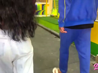 BRINQUEDO ENCERRA CARREIRA COMO CANTOR E SE JOGA NOS CONTE&Uacute_DOS COM UMA NOVINHA DE 18
