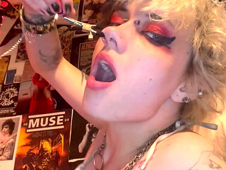 Goth Girl Glitterqueen1999 Stretches Her Button Nose with Ni