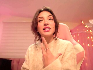 Amateur Webcam Teen Masturbates And Teases