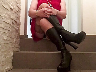 Nicki-Crossdress sexy red Chiffon-Dress ans Stockings stroking her cock