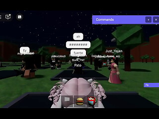 Jugando roblox de chill con una amiga