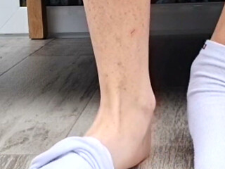 White Ankle Sock Peal & Reveal: Slim Arch and Delicate Toes
