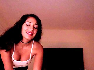 Sexy hottie Anetta Keys enjoys a solo toy masturbation