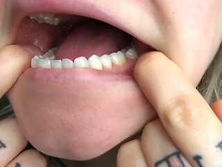 Kinky couple explores deep throat and tongue play