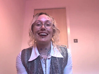 Sexy Realtor Desperate to Make the Sale