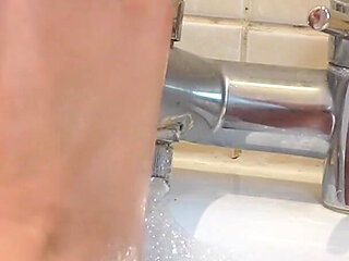 Bathtime with a Giantess