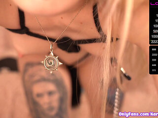 Karneli Bandi plays with her juicy pussy on stream