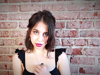 Amateur webcam babe showing her sexual goods