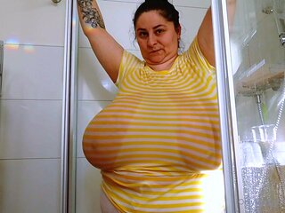 Amateur Big Boobs jerks Big Dick