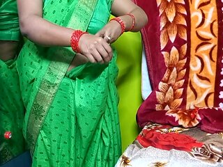 Beautiful Indian Bhabhi Is Wearing Saree