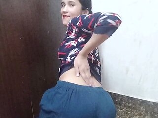 Hot desi aunty Dimpledrecoil3 with big nipples gets down and dirty