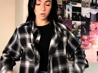 Webcam brunette solo masturbation