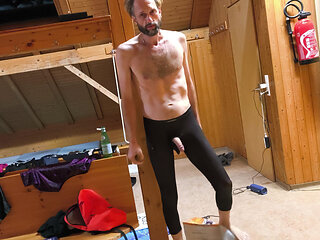 Preparing for exhibitionist session