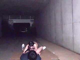 Public Self-play - a True Ona-girl Records Her Quiet Peak on a City Walk Chapter-5