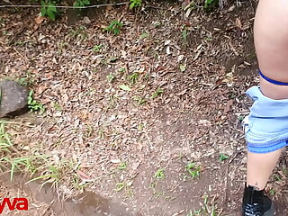 Hottie gets her pussy fucked in the park