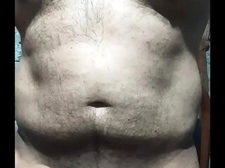 Hombre gozando solo