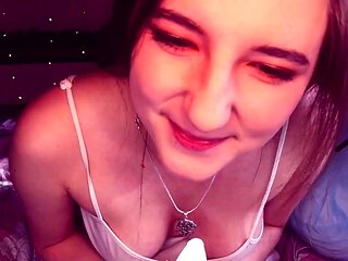 AftynRose ASMR Wet T-Shirt Cheeky Spray Video