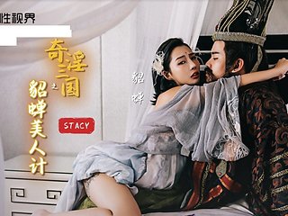 Chinese Girl with big beautiful tits sucks a big dick v...