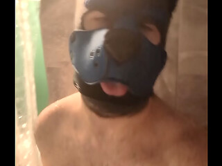 Puppy domicile qui ce d&eacute_fonce le cul dans la douche