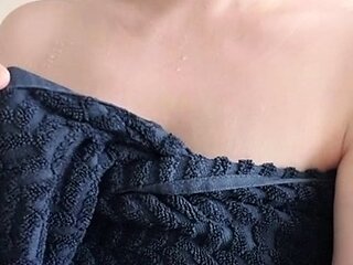 Amateur hottie solo masturbation