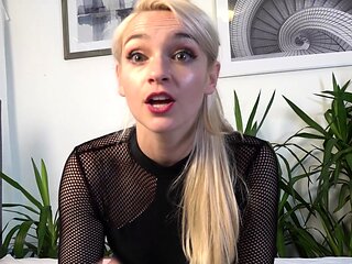 Amateur sweet blonde babe sucking cock