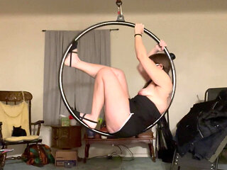 CUM see Slutty Sis EMMA on her LYRA, timeless and TOPLESS!