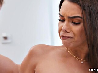 Ivy Ireland and Xander Corvus Unleash Bubble Bath Anal Pounding in Steamy Shower with Cowgirl Riding and