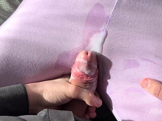 Stepsister secretly rubs and gets creampied