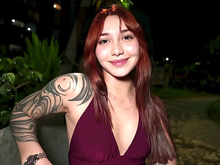 She Doesn&rsquo_t Like To Talk On First Dates