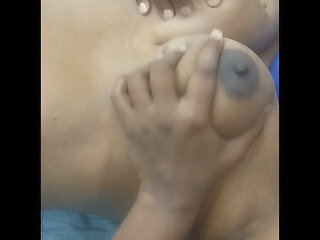 Bhabhi ne apne chut me aaj khira dali hai bahut achhi lagi