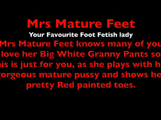 Mrs Mature Feet and Her Big Granny Pants 543