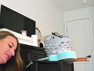 Hot girlfriend gives deepthroat