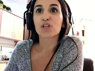 Big boob brunette masturbates on webcam