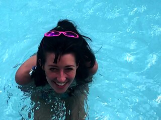 Dirty brunette amateur outdoor facial