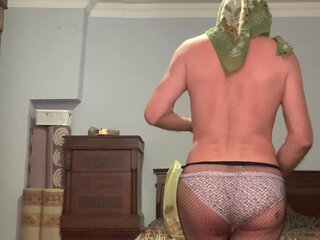 my hijabi big ass stepmom undressing